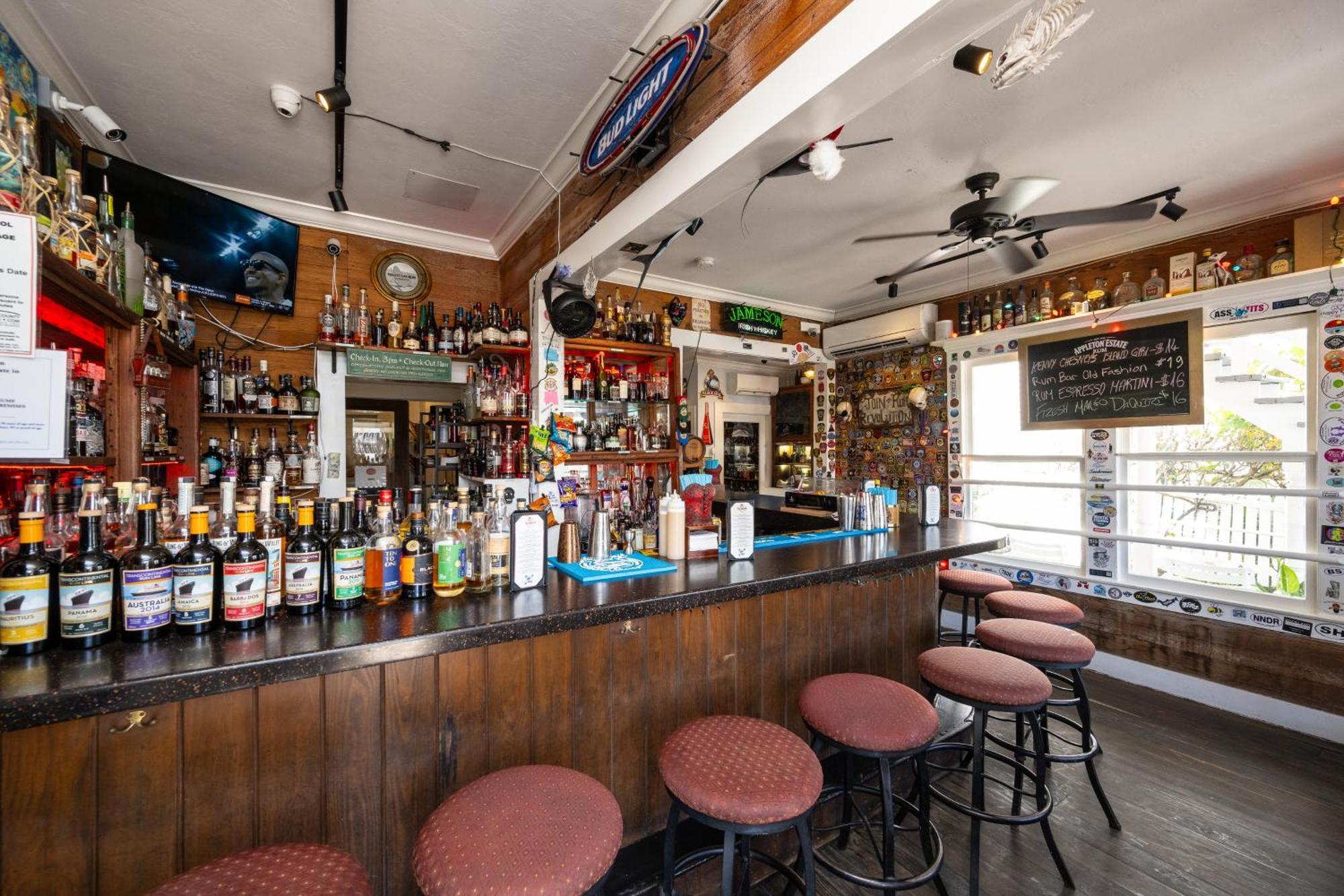 The Speakeasy Inn And Rum Bar Key West Exterior photo