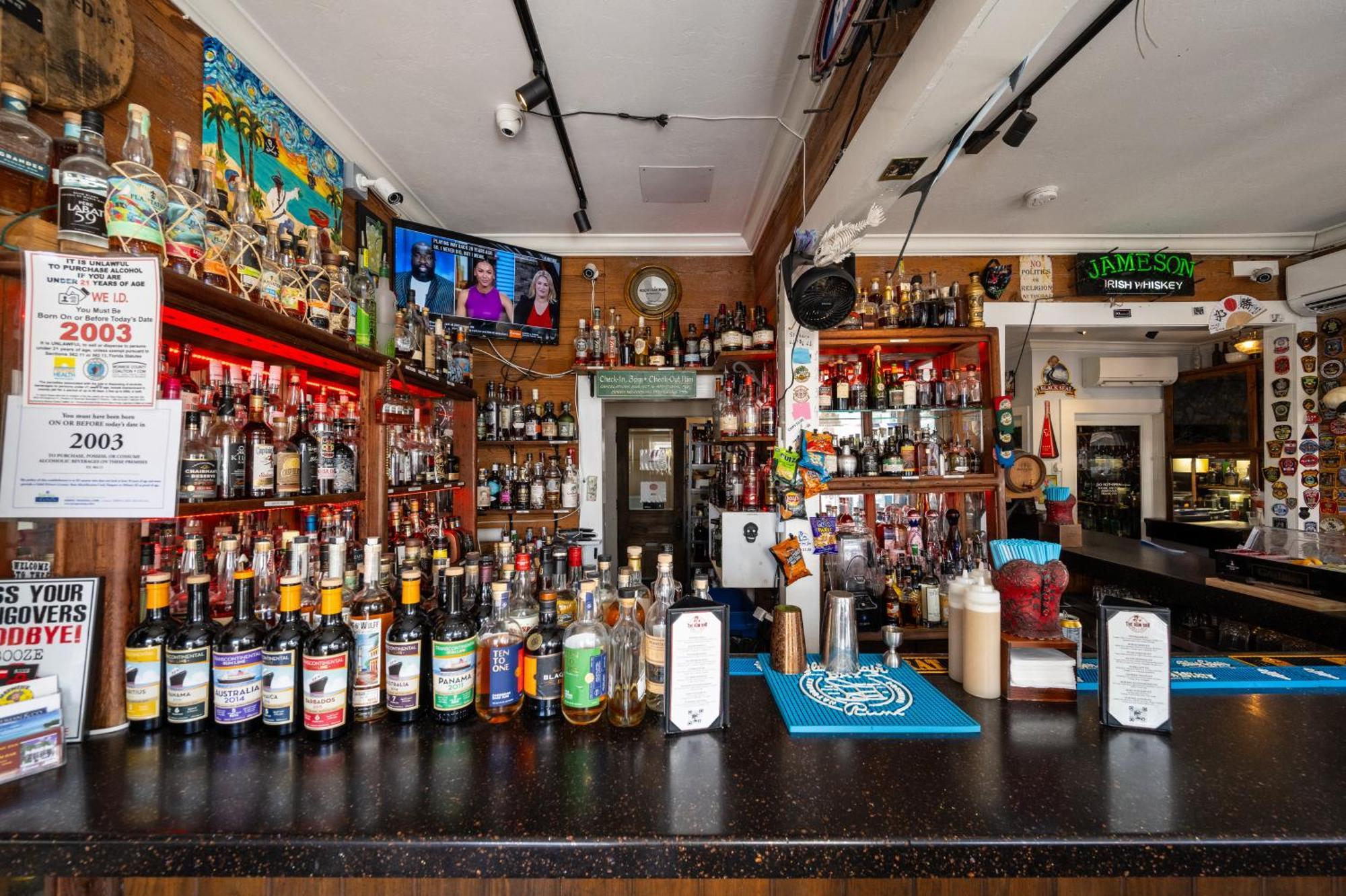 The Speakeasy Inn And Rum Bar Key West Exterior photo