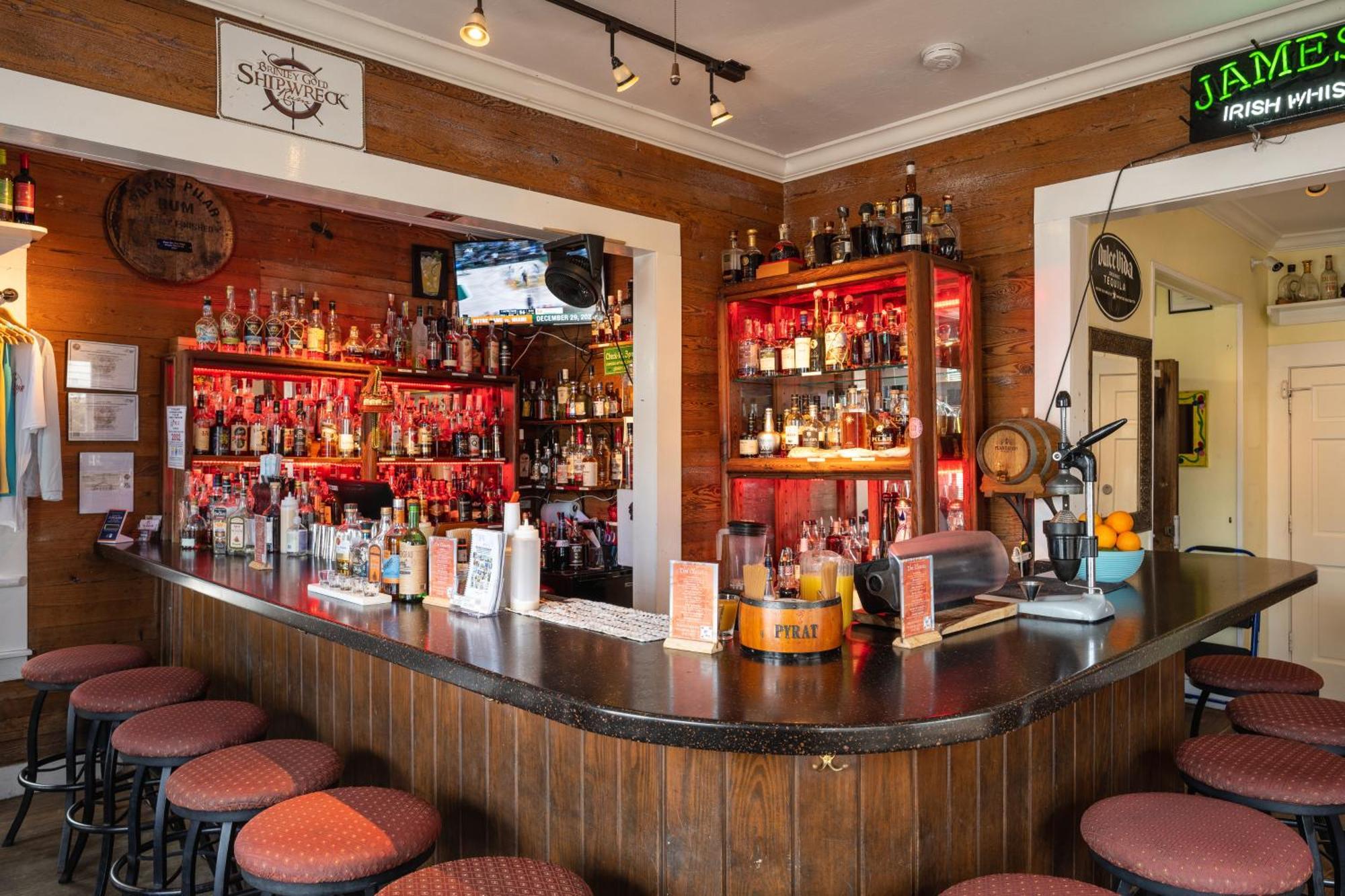 The Speakeasy Inn And Rum Bar Key West Exterior photo